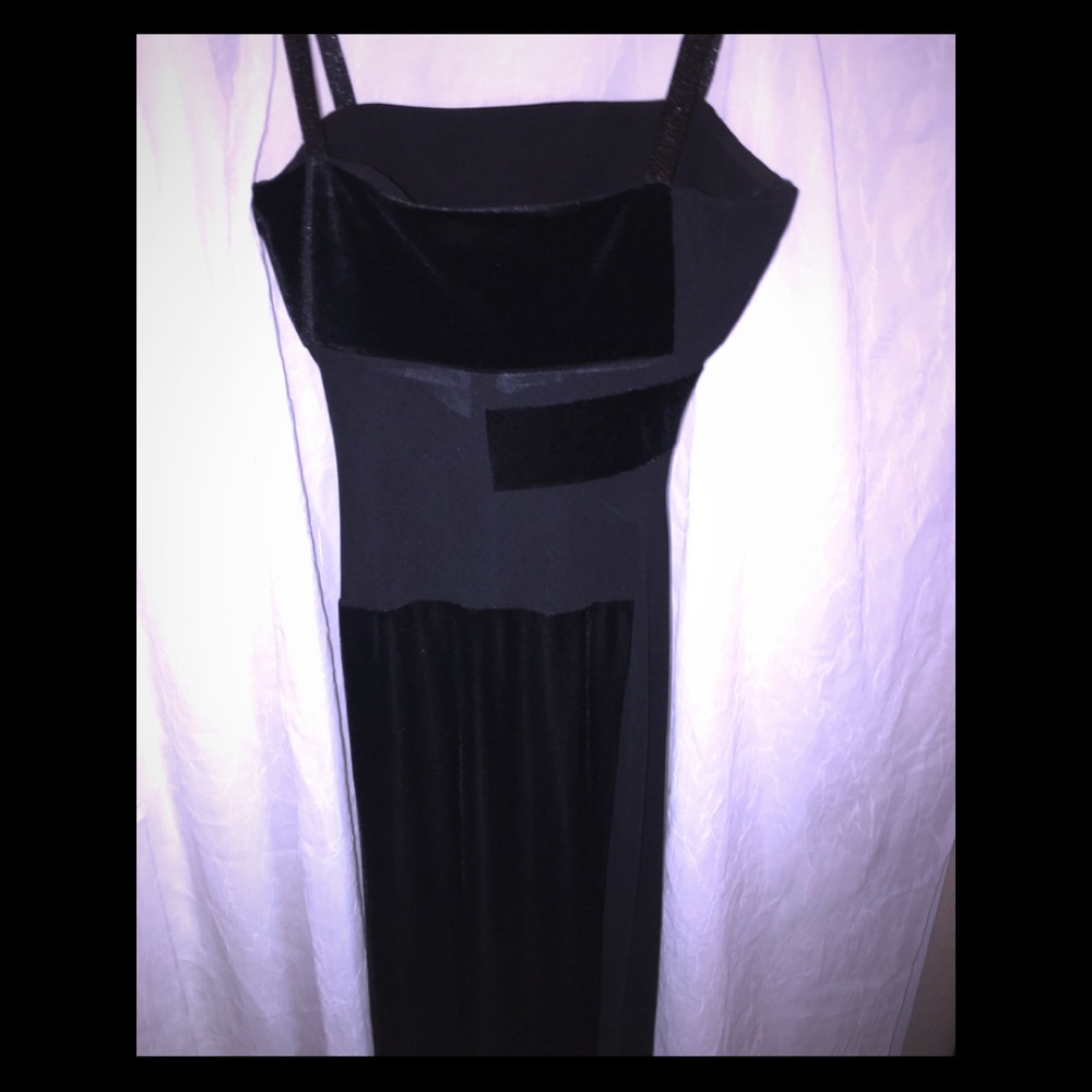Shelli Segal Black dress size 2 B27”, L50”,slit18”